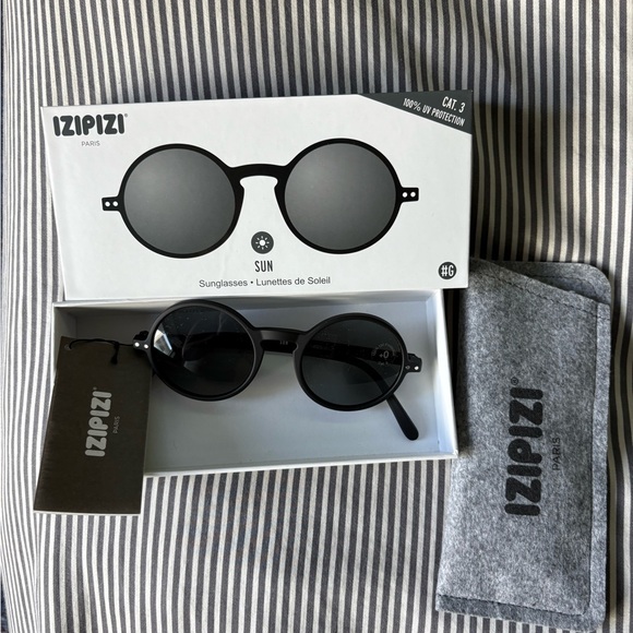 Izipizi Black Round Sunglasses - NWT - Picture 4 of 4